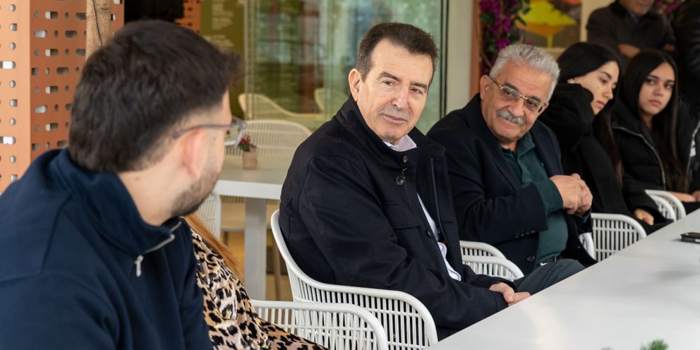 Συνάντηση Χρυσοχοΐδη με νέους τσιγγάνους ενεργούς πολίτες στην Αγία Βαρβάρα