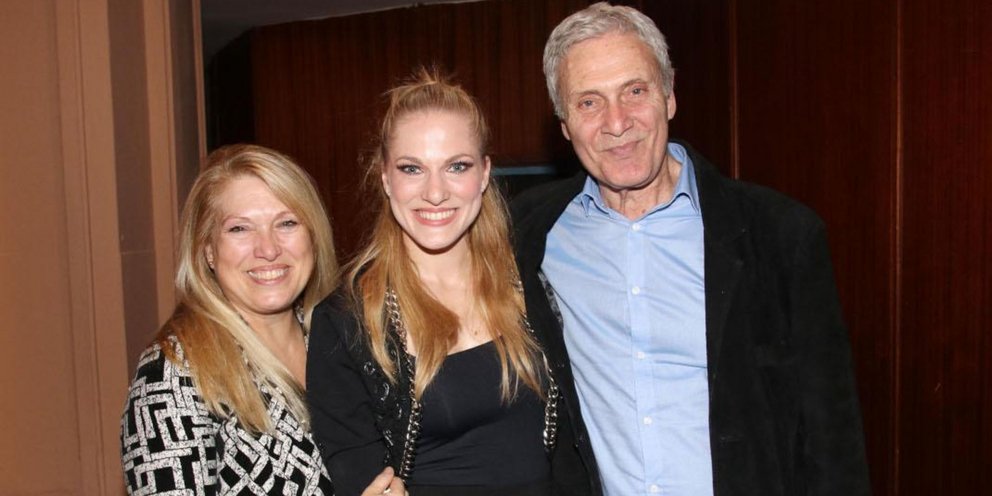 Ο Αλμπέτο Εσκενάζυ με τη σύζυγό του και την κόρη τους