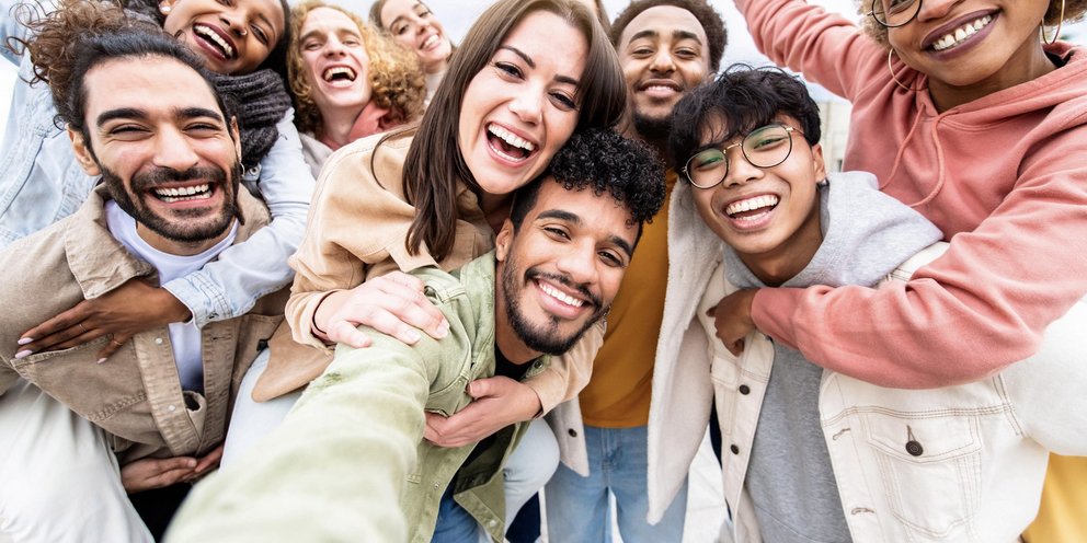 Η αίσθηση του «καλύτερου» και του «χειρότερου» χρόνου ζωής εξαρτάται βαθιά από το πού ακριβώς βρίσκεται κανείς τη στιγμή που ερωτάται / SHUTTERSTOCK