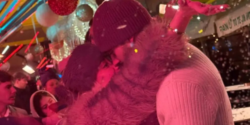 «Ήρθαν πολύ κοντά, της αγόρασε και λουλούδια» -Ο σταρ της μπάλας και η μυστηριώδης ξανθιά