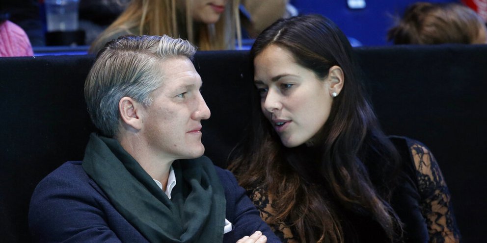 H Άνα Ιβάνοβιτς σε πρώτο πλάνο και ο Σεμπάστιαν Σβαϊνστάιγκερ