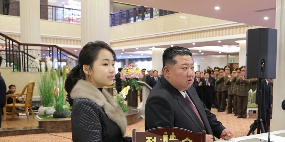 Ο Βορειοκορεάτης ηγέτης Κιμ Γιονγκ Ουν περιοδεύει σε ξενοδοχεία μαζί με την κόρη του