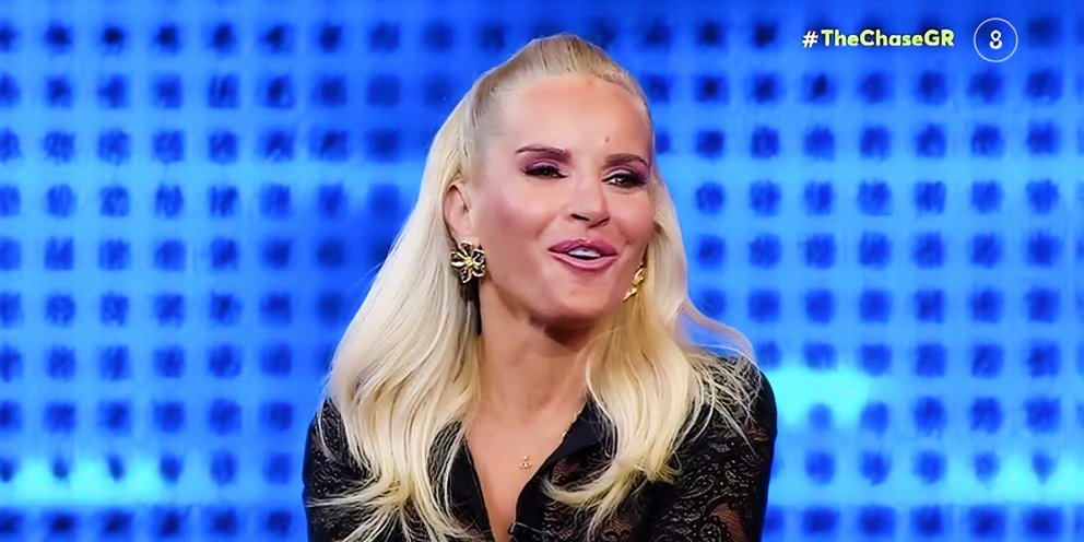 Η Μαρία Μπεκατώρου προσπάθησε να συγκρατηθεί διαβάζοντας την ερώτηση