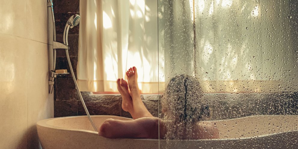 Υδρατμοί στο μπάνιο κατά τη διάρκεια του ντους