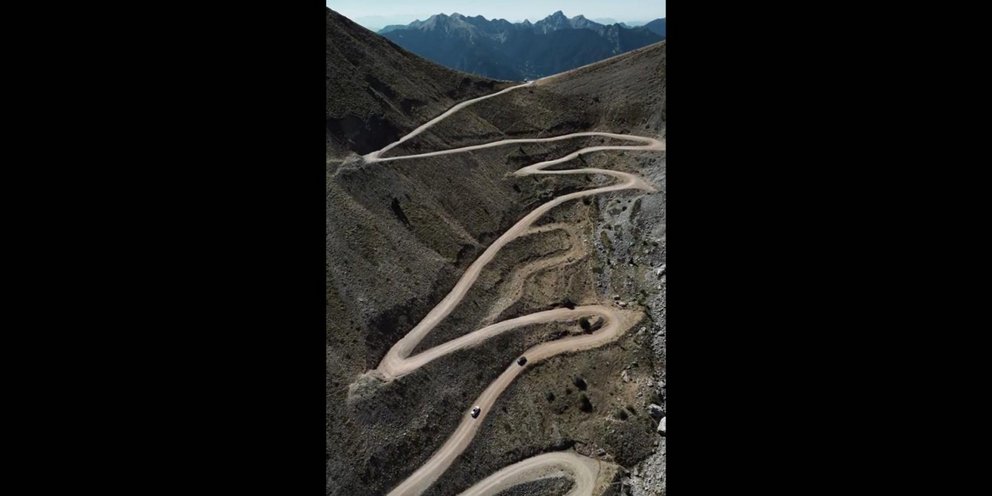 Video από τον πιο επικίνδυνο δρόμο της Ελλάδα κόβει την ανάσα -Πού βρίσκεται, πώς «σκαρφαλώνει» ως τα 1.730 μέτρα