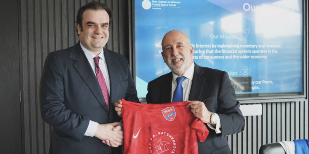 Ο Κυριάκος Πιερρακάκης έδωσε δώρο στον Gabriel Makhlouf την εμφάνιση της ομάδας του Πανιωνίου