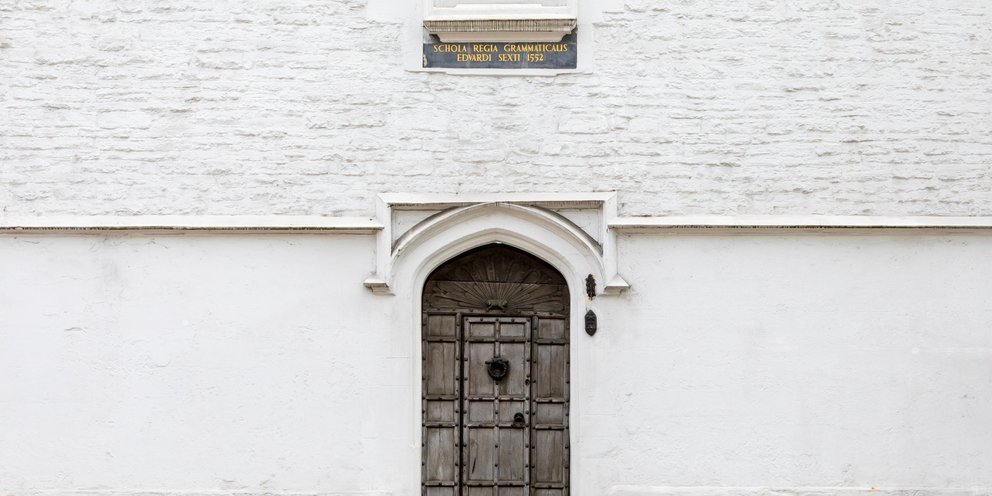 Εξωτερική όψη του παλιού κτιρίου του Royal Grammar School στο Σάρεϊ