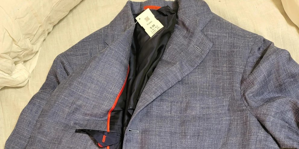 Αγόρασε σακάκια με 10 δολάρια από κατάστημα μεταχειρισμένων