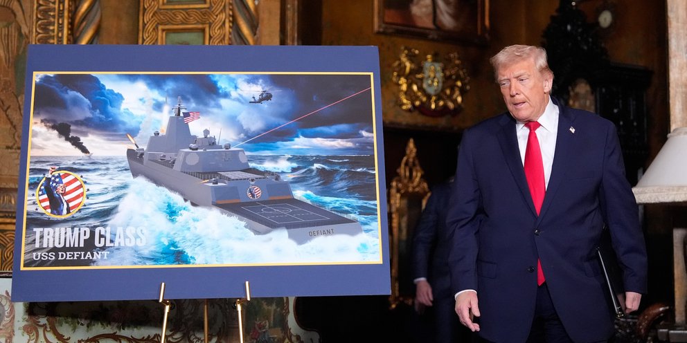 Ο Τραμπ παρουσίασε τα νέα υπερσύγχρονα πλοία του Πολεμικού Ναυτικού