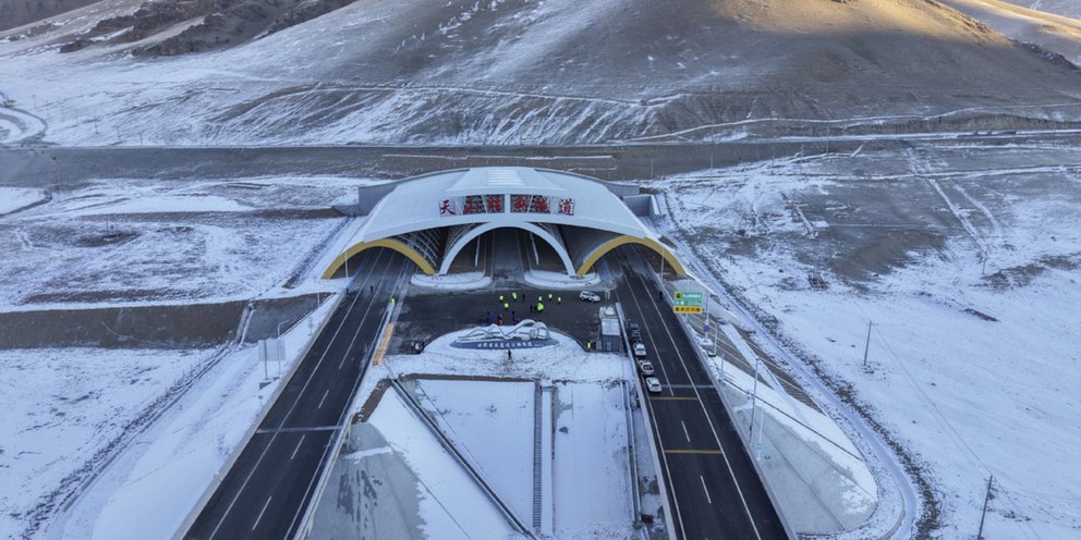 Άνοιξε το μακρύτερο οδικό τούνελ στον κόσμο