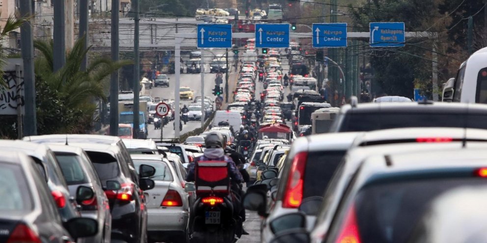 Κίνηση σε κεντρικό δρόμο της Αθήνας 