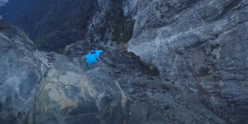 Ο αθλητής wingsuit Μπρένταν Γουάινστιν