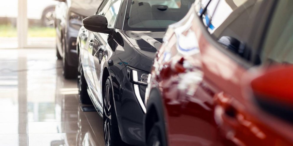 Έκθεση καινούργιων αυτοκινήτων 