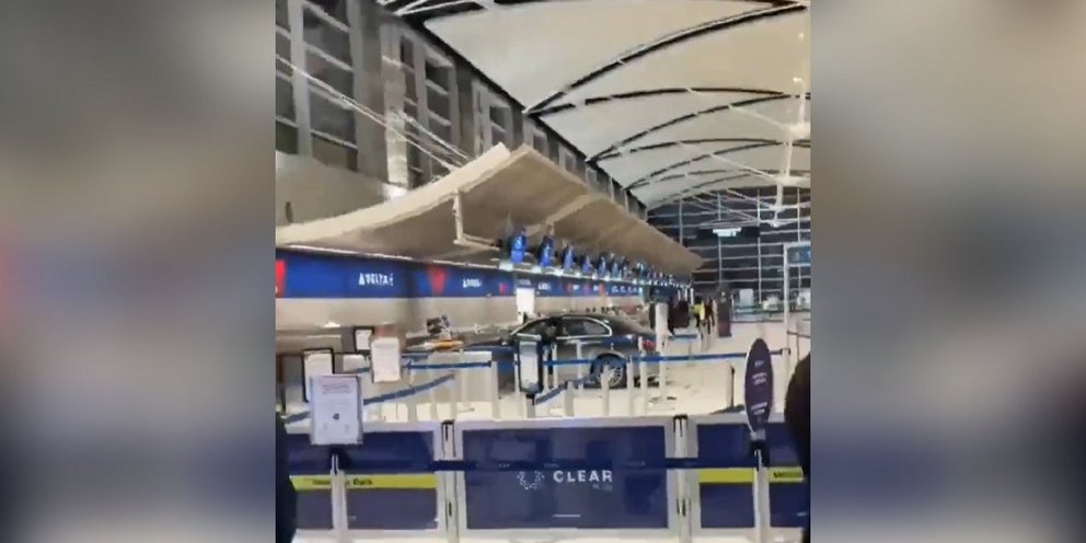 ΗΠΑ: Οδηγός εισέβαλε με το αυτοκίνητό του στο αεροδρόμιο του Ντιτρόιτ, προκαλώντας πανικό