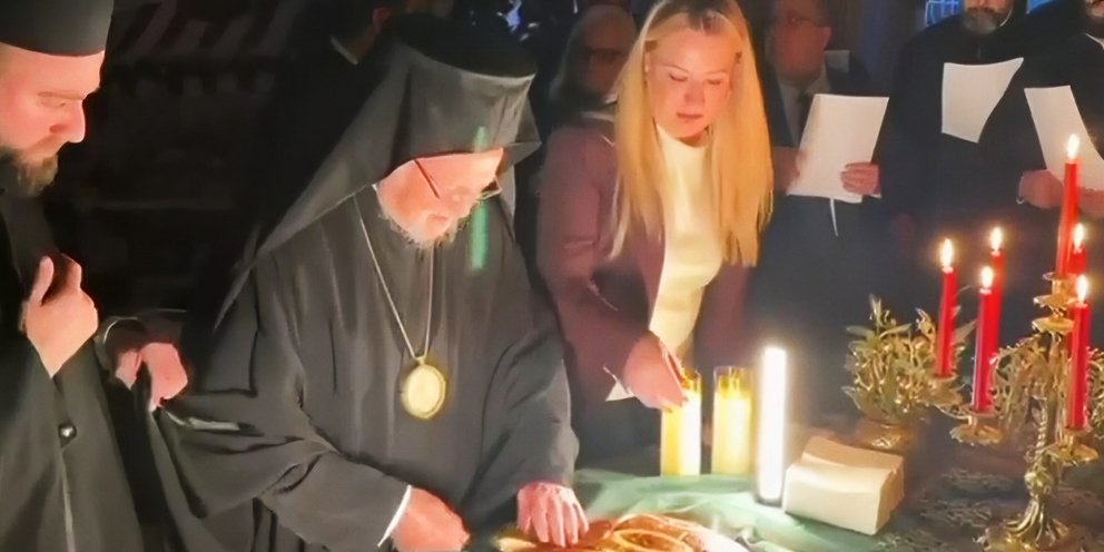 Καρέ από την κοπή της πρωτοχρονιάτικης πίτας των ομογενών στην Κωνσταντινούπολη