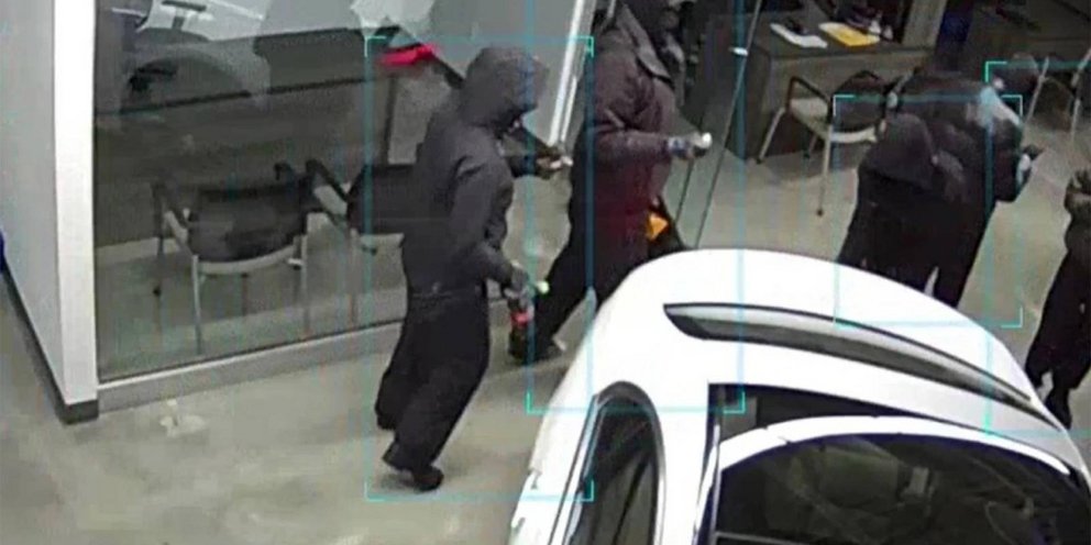 Αυτή είναι η κλοπή του αιώνα -8 υπερπολυτελή αυτοκίνητα «έκαναν φτερά» μέσα σε 10 λεπτά