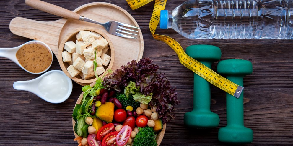 Σαλάτα μεζούρα και βαράκια