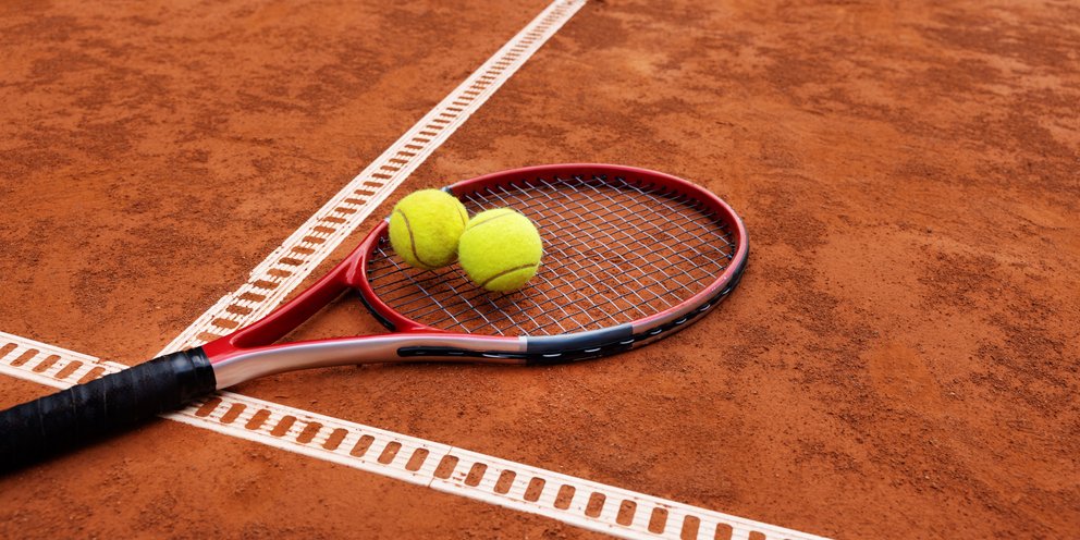 Ρακέτα και μπαλάκια του τένις