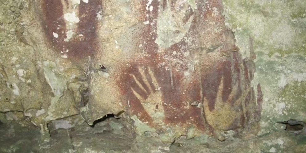 Στο νησί Σουλαουέζι εντοπίστηκε και χρονολογήθηκε με ασφάλεια η αρχαιότερη γνωστή σπηλαιογραφία στον κόσμο / NATURE