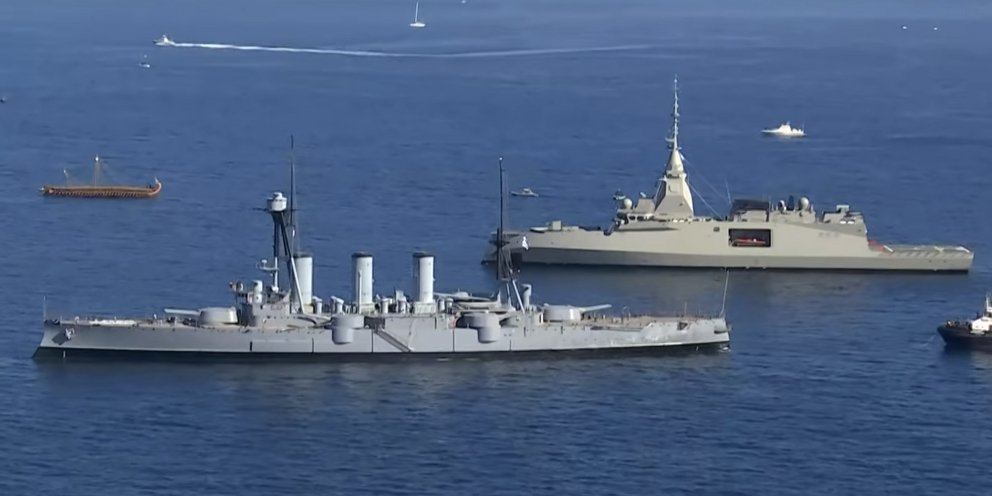 Η υποδοχή της Belharra «Κίμων» με τιμές από το θωρηκτό «Αβέρωφ» και την τριήρη «Ολυμπιάς»