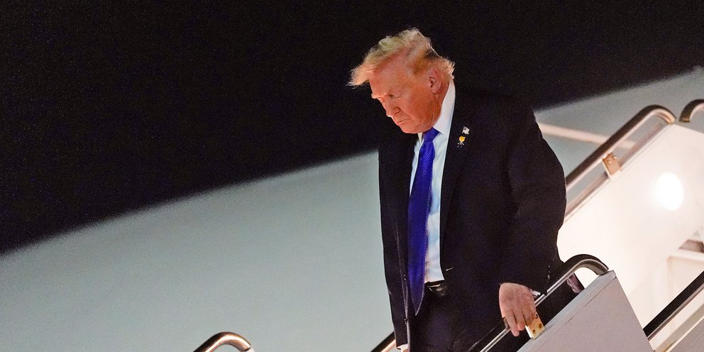 Ο πρόεδρος των ΗΠΑ Ντόναλντ Τραμπ στο Air Force One 
