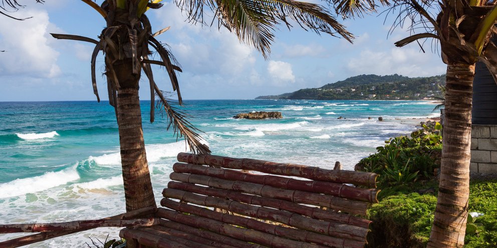 Το νησί της Καραϊβικής όπου οι κάτοικοι... μπλοκάρονται από τις παραλίες