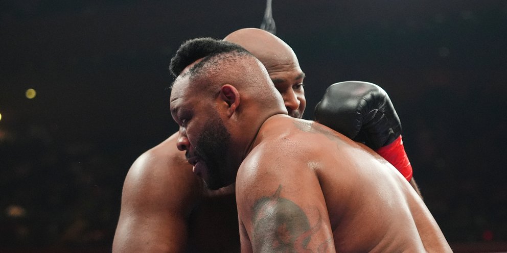 Ο πυγμάχος Τζάρελ Μίλερ που έχασε την περούκα του στο ρινγκ 