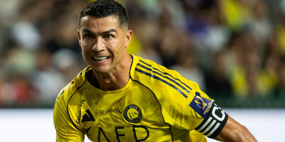 Ο Κριστιάνο Ρονάλντο με τη φανέλα της Αλ Νασρ