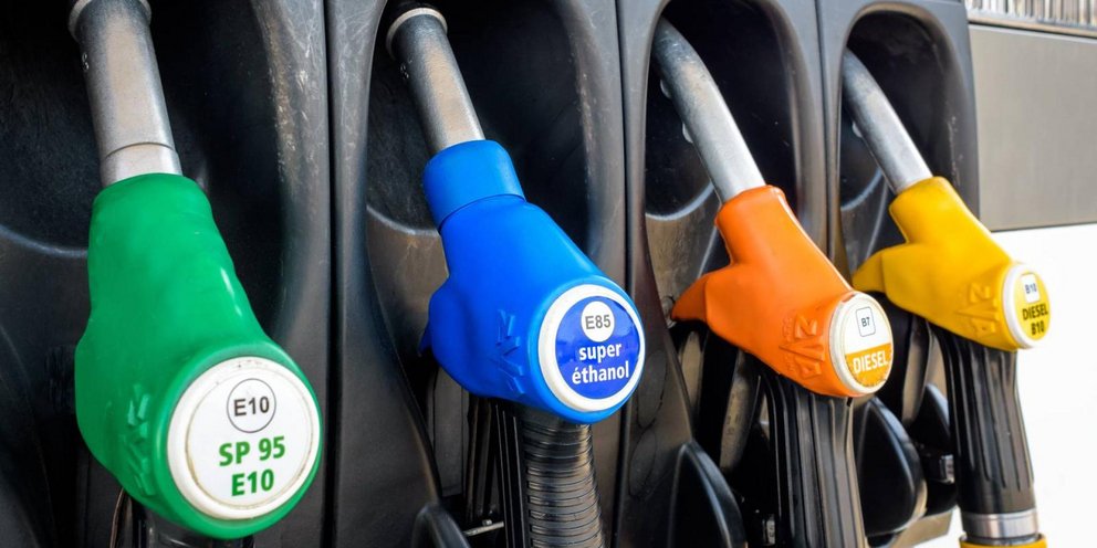 Αντλίες ανεφοδιασμού σε πρατήριο καυσίμων 