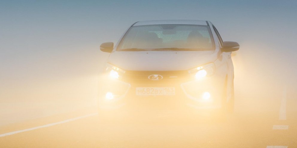 Κίνηση αυτοκινήτου σε συνθήκες ομίχλης