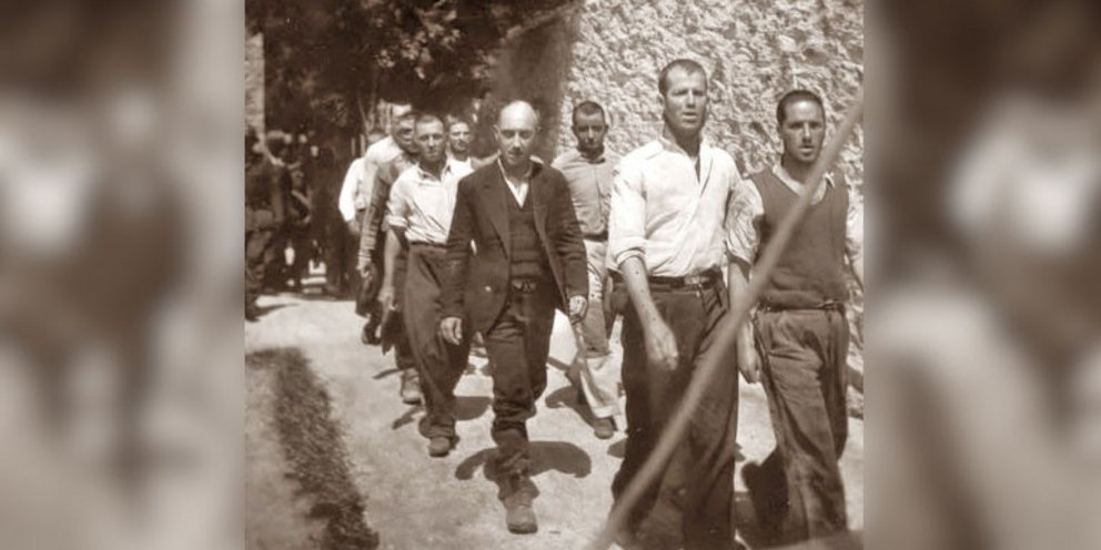 Ταυτοποίηθηκε ο άνδρας της φωτό με το λευκό πουκάμισο