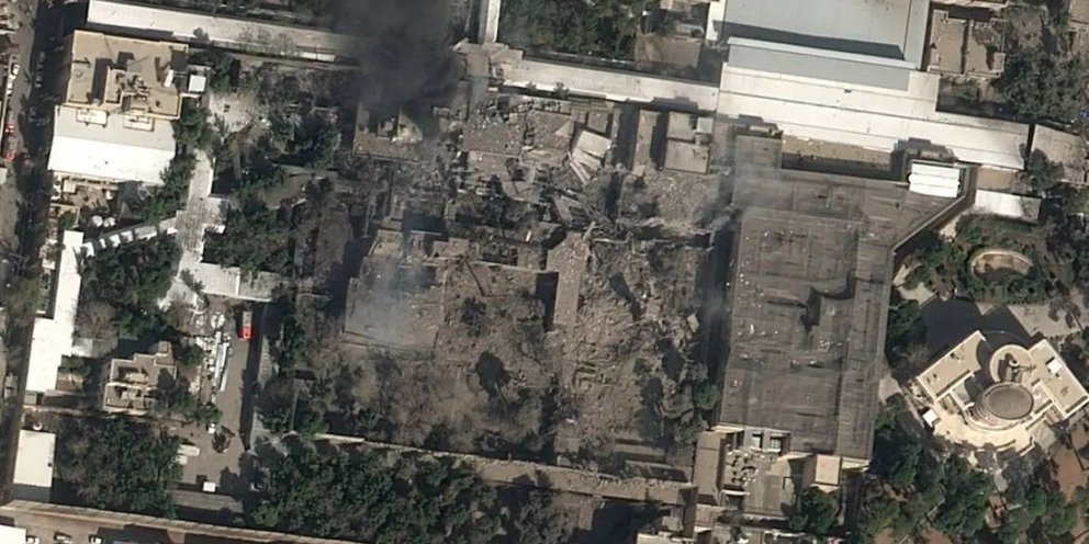 Η βομβαρδισμένη κατοικία του Χαμενεΐ