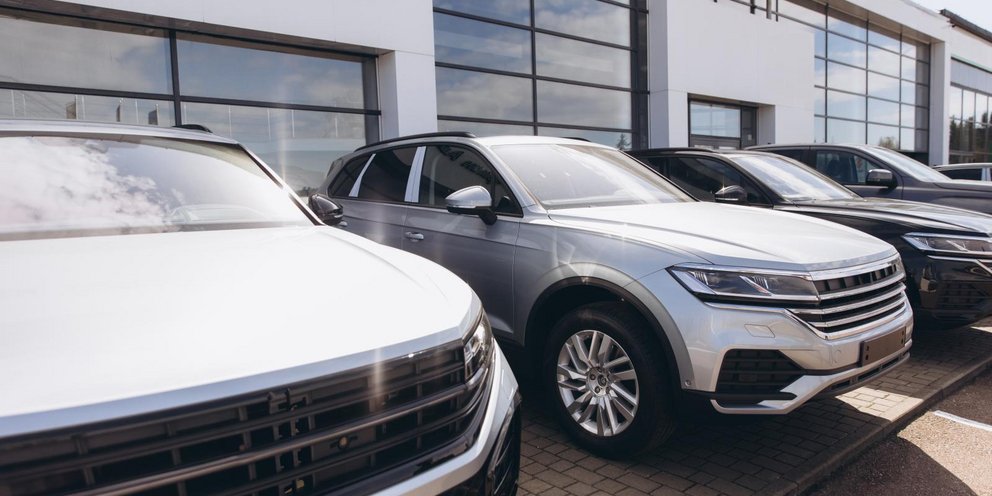 Έκθεση καινούργιων αυτοκινήτων 