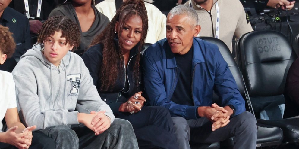 Ο Μπαράκ Ομπάμα με τη σύζυγό του Μισέλ στο All Star Game του NBA