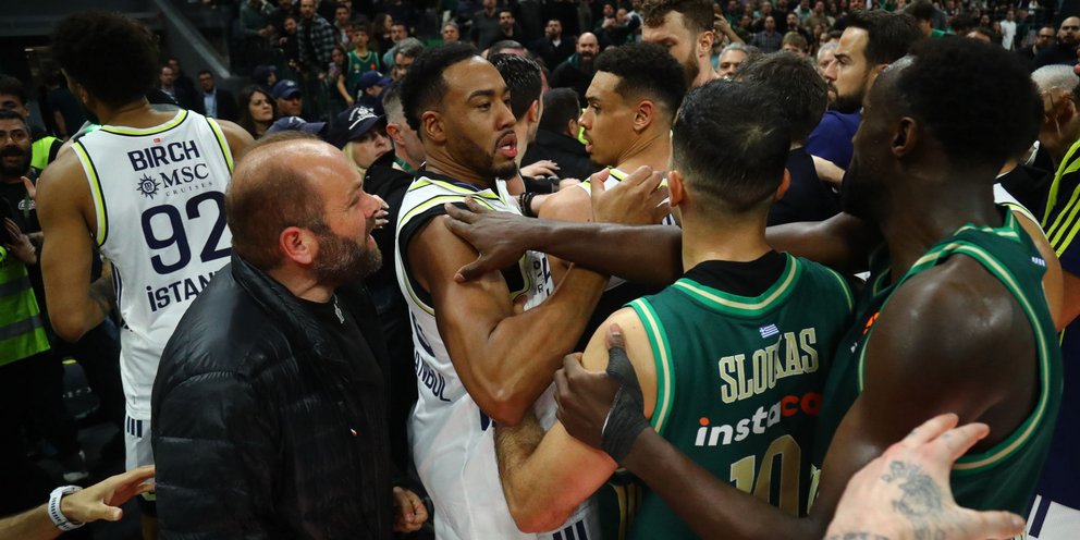 Σύρραξη μεταξύ παικτών του Παναθηναϊκού και Φενέρ