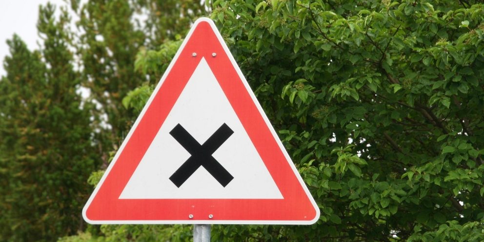 Πινακίδα προτεραιότητας στους δρόμους 