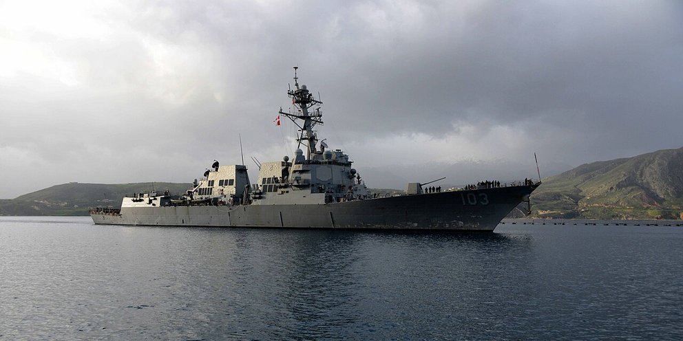 Το αντιτορπιλικό USS Truxtun, ένα από τα δύο πλοία που συγκρούστηκαν