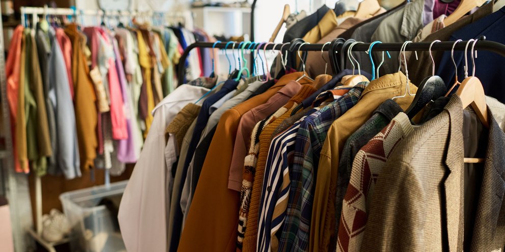 Πίσω από αυτές τις μικρές, εκνευριστικές ήττες, όμως, υπάρχει ένα πεδίο γνώσης που συνδυάζει εμπειρία ραπτικής, πρακτικές καθαρισμού και απλές «τεχνικές» πρόληψης / SHUTTERSTOCK