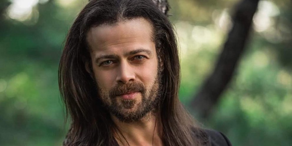 O Άρης Κοντός, ο ηθοποιός που θα ντουμπλάρει τον Μπραντ Πιτ στην Ύδρα / Φωτογραφία: instagram