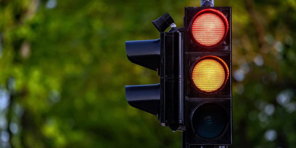 φανάρι κόκκινο πορτοκαλί