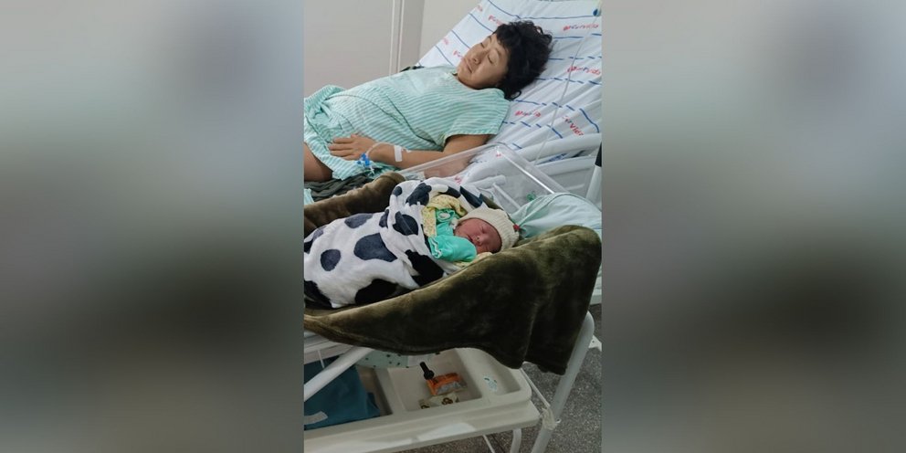 Μία από τις τρεις γυναίκες της φυλής Ακούντσου στον Αμαζόνιο έφερε στον κόσμο ένα αγοράκι 