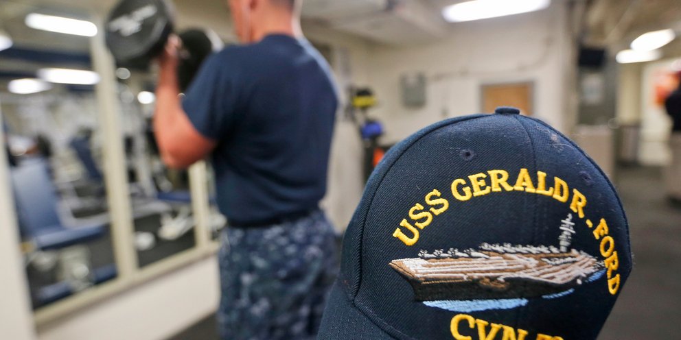 Ναύτης του USS Gerald R. Ford, ασκείται στο χώρο του γυμναστηρίου - Φωτ. αρχείου ΑΡ