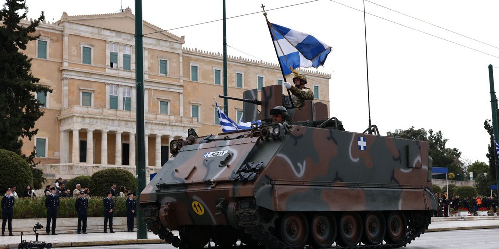 Στρατιωτική παρέλαση στο Σύνταγμα για την 25η Μαρτίου