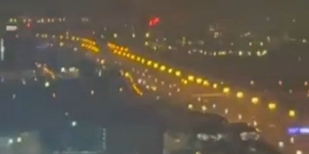 Ντουμπάι: Φωτιά στο λιμάνι από συντρίμμια ιρανικού πυραύλου που αναχαιτίστηκε 