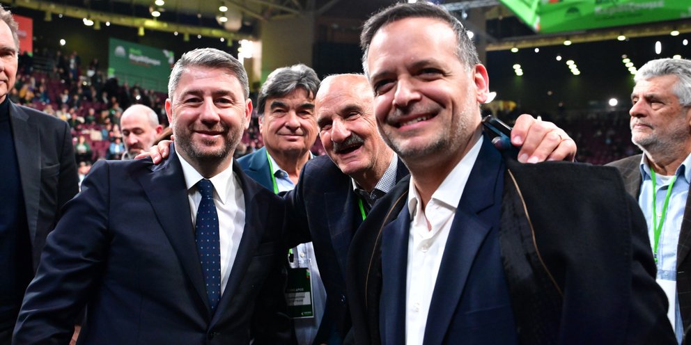 Το Συνέδριο του ΠΑΣΟΚ σε 30 φωτογραφίες: Χαμόγελα, αγκαλιές και... ζυμώσεις