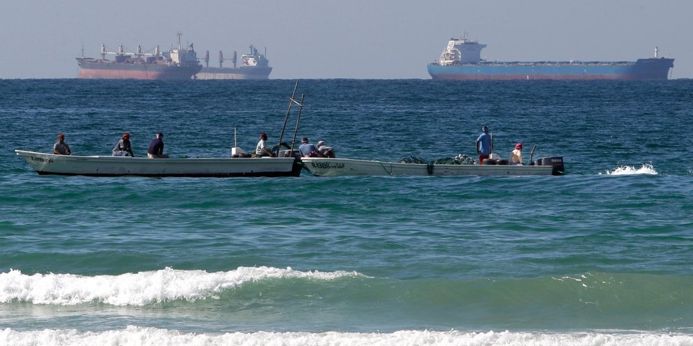 Εμπορικά πλοία στο στενό του Ορμούζ