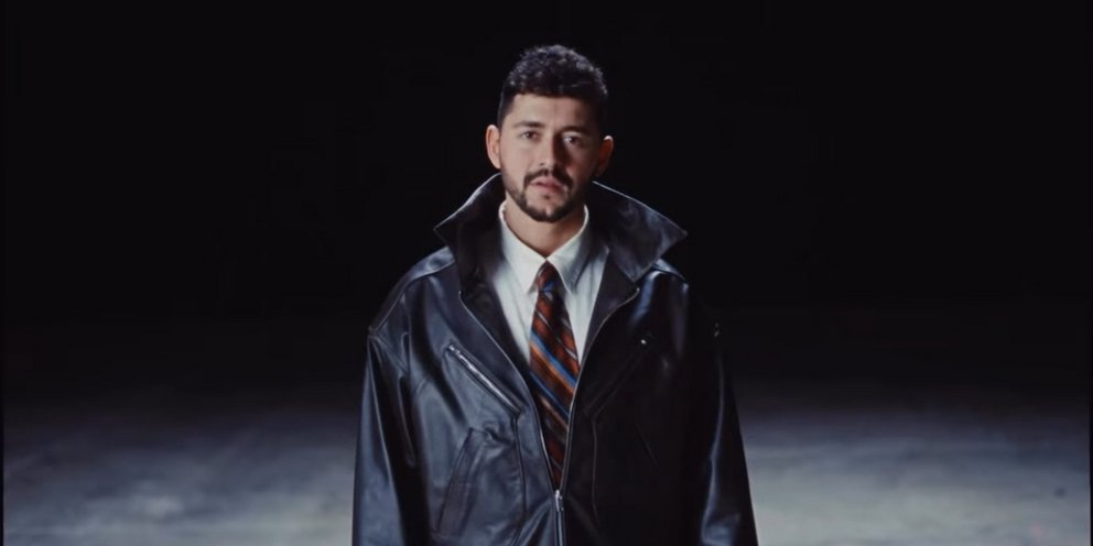 Ο Νοάμ Μπετάν που θα εκπροσωπήσει το Ισραήλ με το τραγούδι «Michele» στη Eurovision 2026