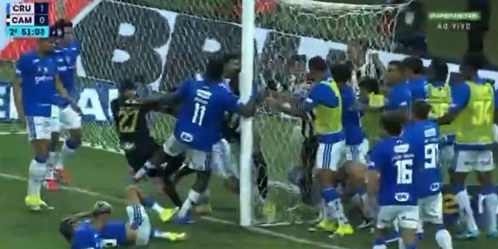 Ασύλληπτο ξύλο και 23 αποβολές σε ματς στη Βραζιλία