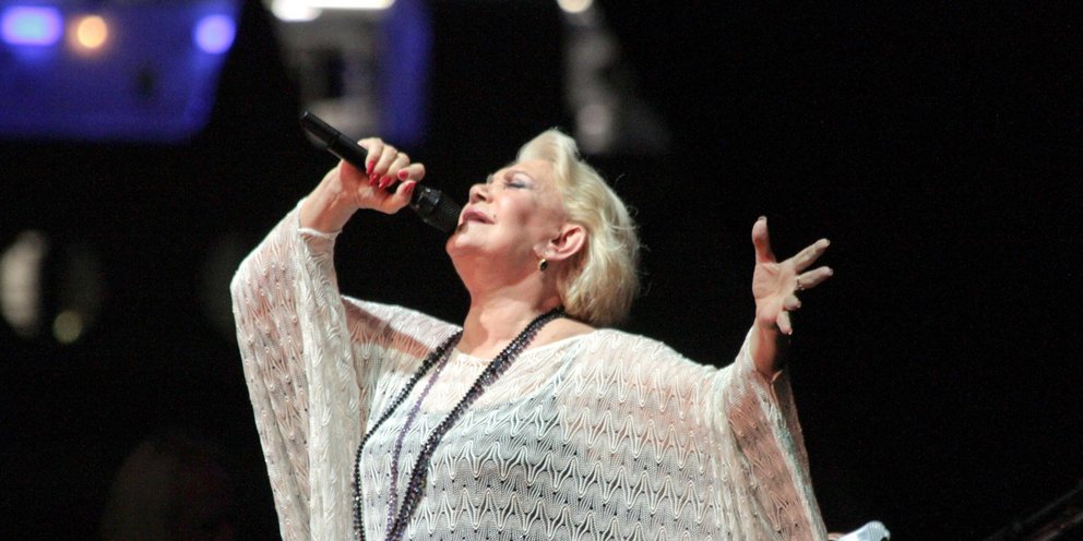 Η Μαρινέλλα τραγουδάει