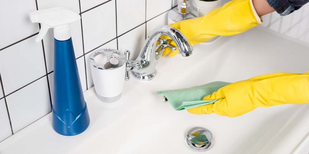 Ανέμειξε χλωρίνη και λευκό ξύδι για να καθαρίσει το μπάνιο του: 13 πυροσβέστες κινητοποιήθηκαν για να τον σώσουν